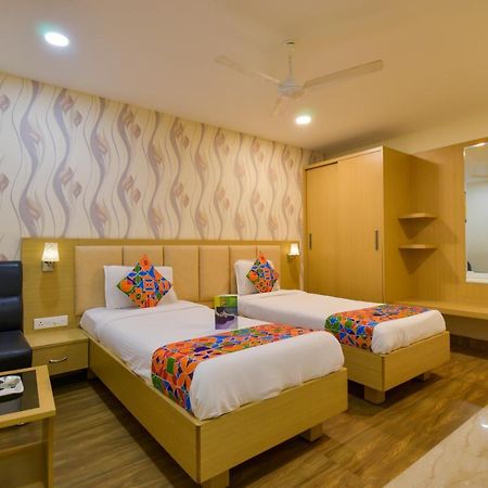Hotel Raintr33 Хайдарабад Экстерьер фото