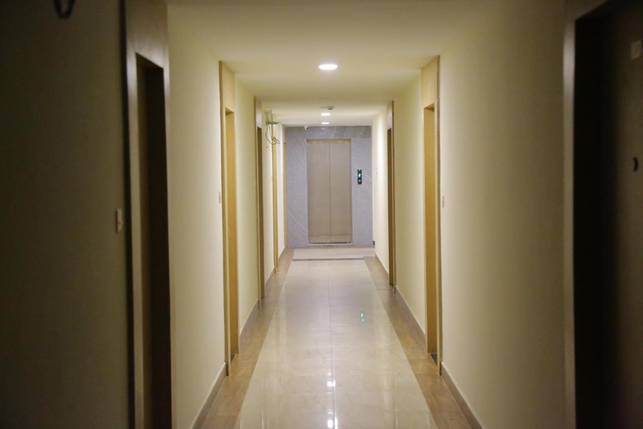 Hotel Raintr33 Хайдарабад Экстерьер фото