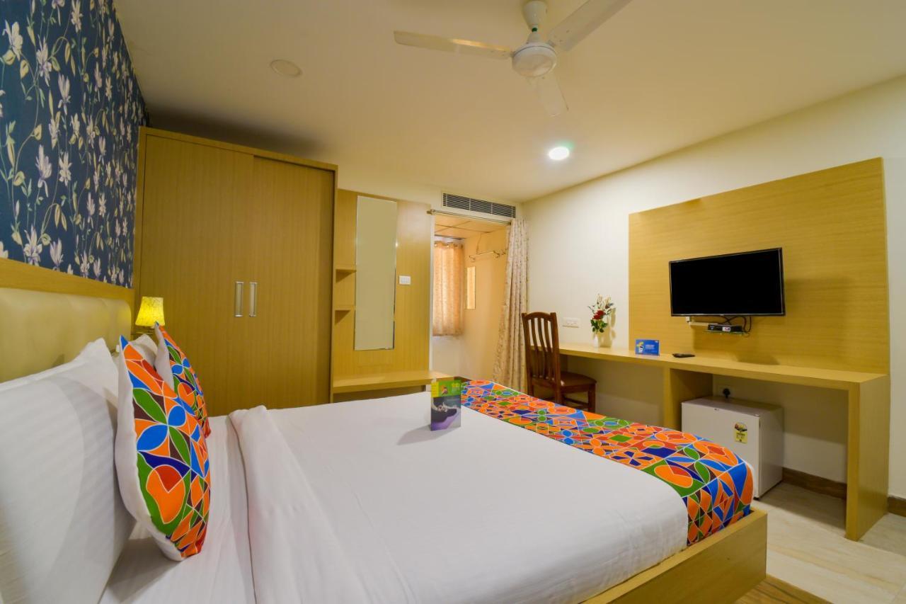 Hotel Raintr33 Хайдарабад Экстерьер фото